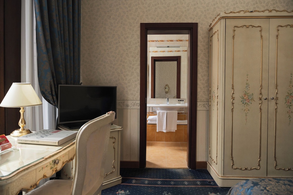 Hotel Montecarlo — Hotel rooms in Venice, Veneto
