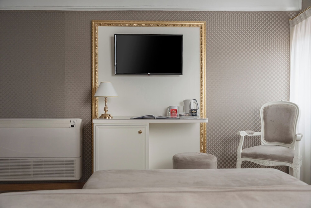 Hotel Montecarlo — Hotel rooms in Venice, Veneto