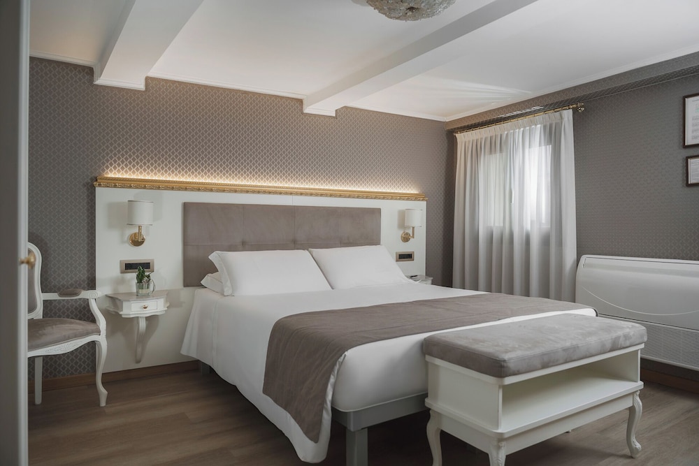 Hotel Montecarlo — Hotel rooms in Venice, Veneto