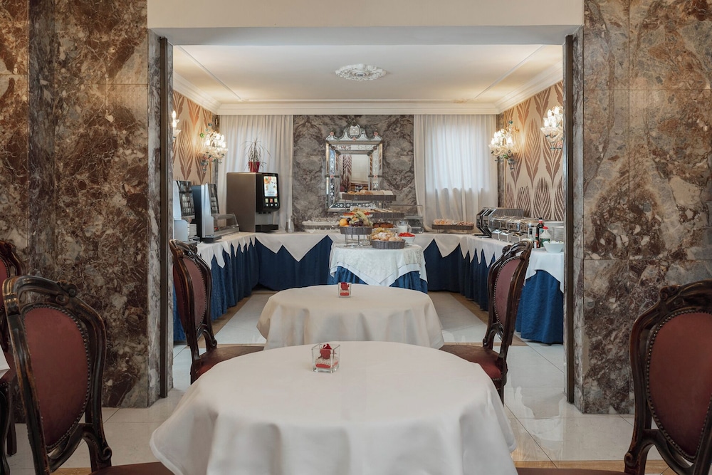 Hotel Montecarlo — Restaurant & bars in Venice, Veneto
