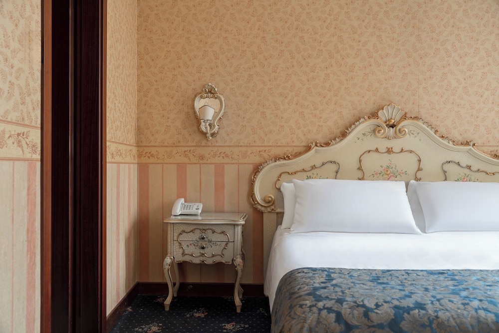 Hotel Montecarlo — Hotel rooms in Venice, Veneto