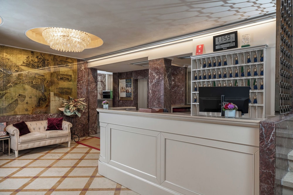 Hotel Montecarlo — Hotel building in Venice, Veneto