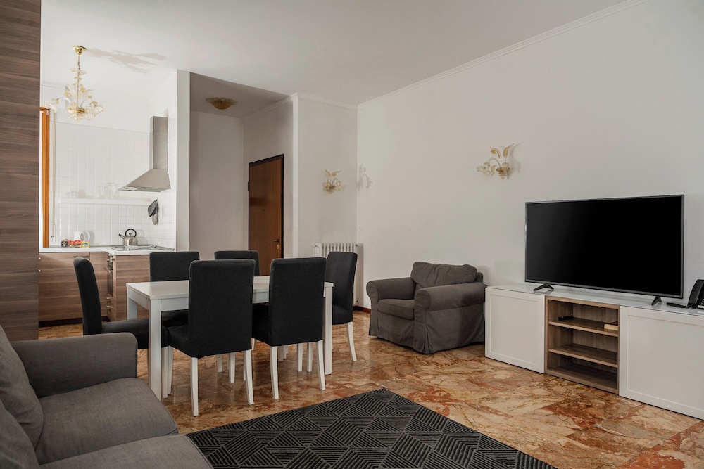 Hotel Montecarlo — Hotel rooms in Venice, Veneto