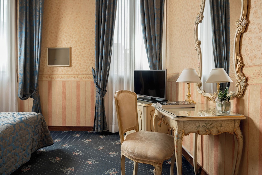 Hotel Montecarlo — Hotel rooms in Venice, Veneto