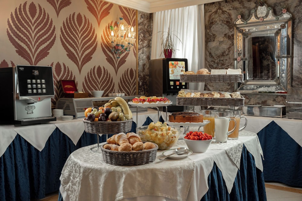 Hotel Montecarlo — Restaurant & bars in Venice, Veneto