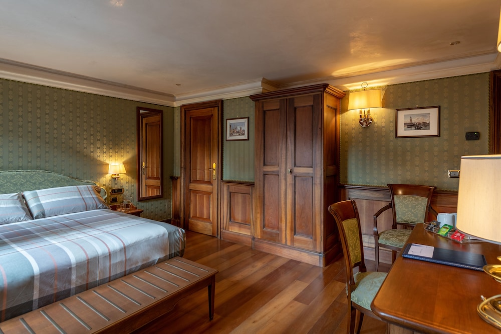 Hotel Montecarlo — Hotel rooms in Venice, Veneto