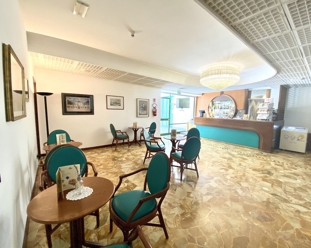 Hotel Florida — Restaurant & bars in Jesolo, Veneto