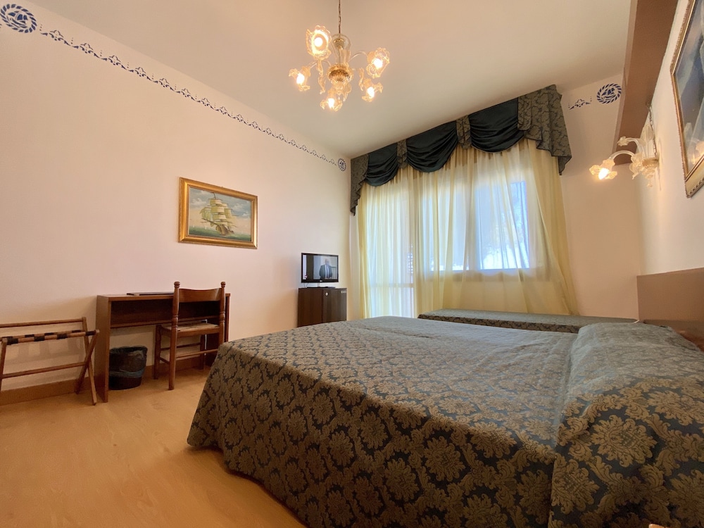 Hotel Florida — Hotel rooms in Jesolo, Veneto