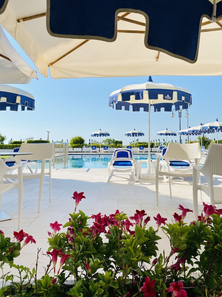 Hotel Florida — Swimming pool in Jesolo, Veneto