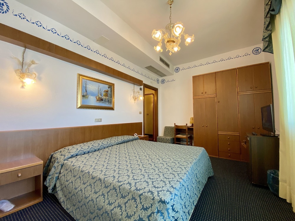 Hotel Florida — Hotel rooms in Jesolo, Veneto
