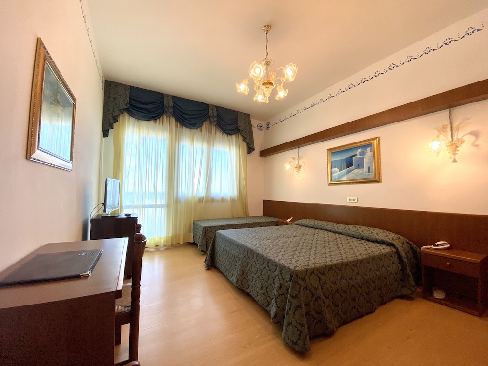 Hotel Florida — Hotel rooms in Jesolo, Veneto
