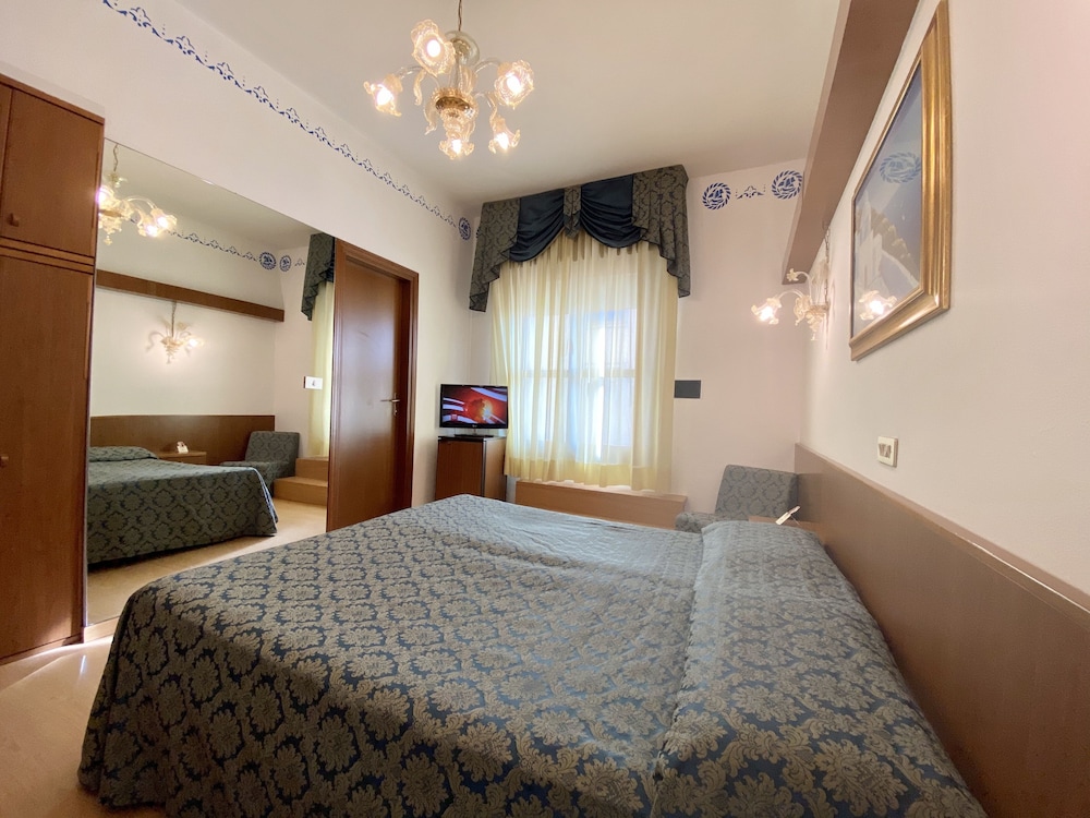 Hotel Florida — Hotel rooms in Jesolo, Veneto