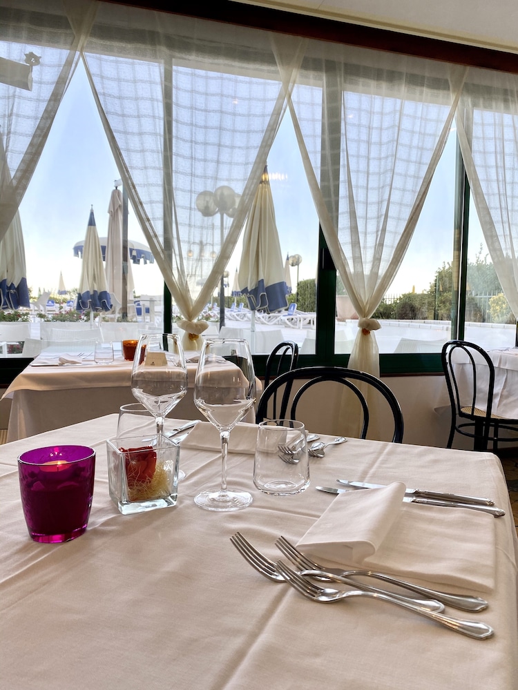 Hotel Florida — Restaurant & bars in Jesolo, Veneto