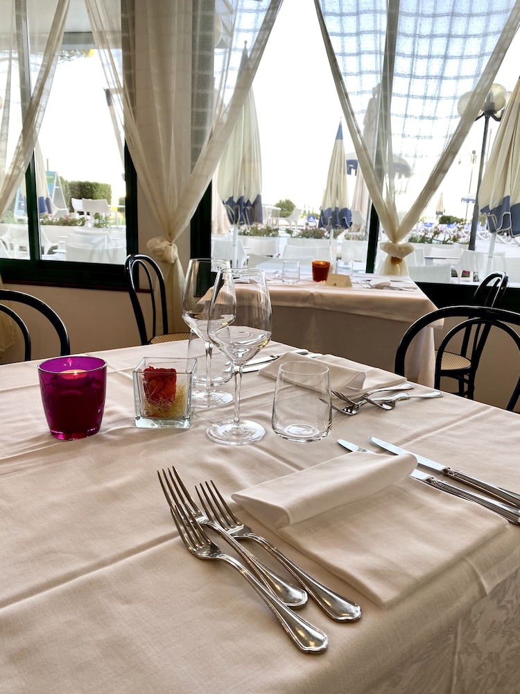 Hotel Florida — Restaurant & bars in Jesolo, Veneto