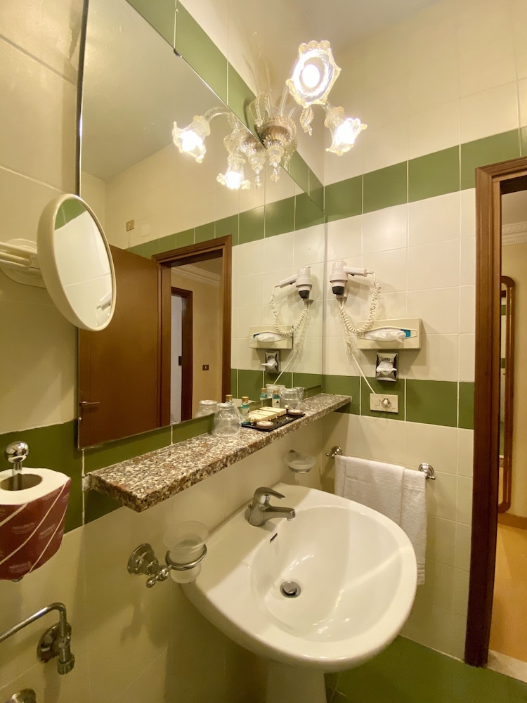 Hotel Florida — Hotel rooms in Jesolo, Veneto