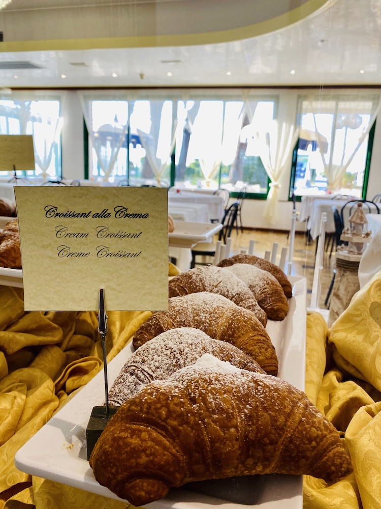Hotel Florida — Restaurant & bars in Jesolo, Veneto