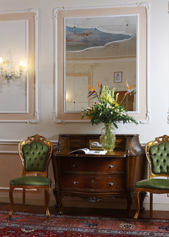 Ca' Dei Conti — Hotel building in Venice, Veneto