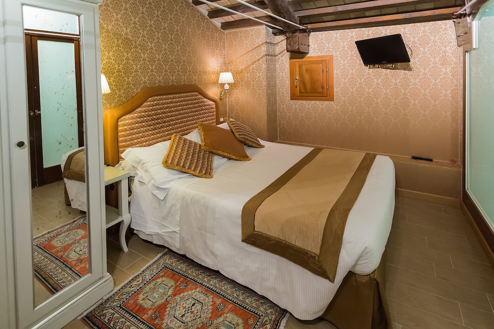 Ca' Dei Conti — Hotel rooms in Venice, Veneto
