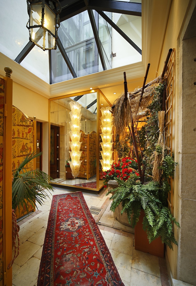 Ca' Dei Conti — Hotel building in Venice, Veneto
