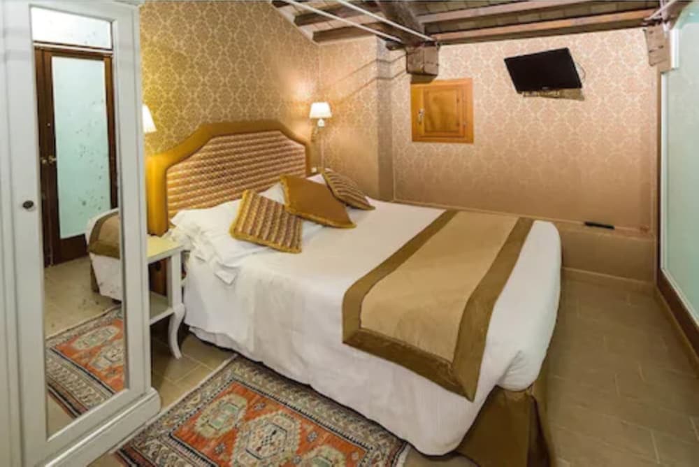 Ca' Dei Conti — Hotel rooms in Venice, Veneto