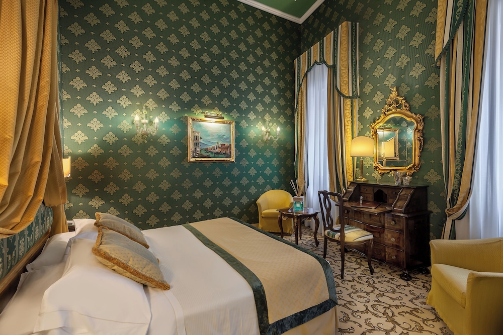 Ca' Dei Conti — Hotel rooms in Venice, Veneto
