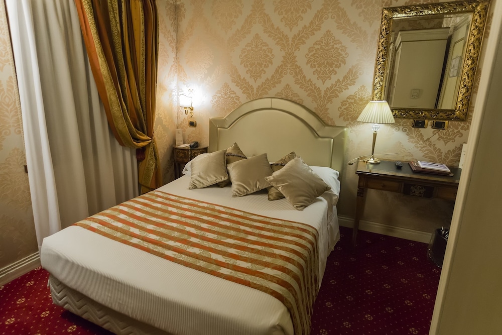 Ca' Dei Conti — Hotel rooms in Venice, Veneto