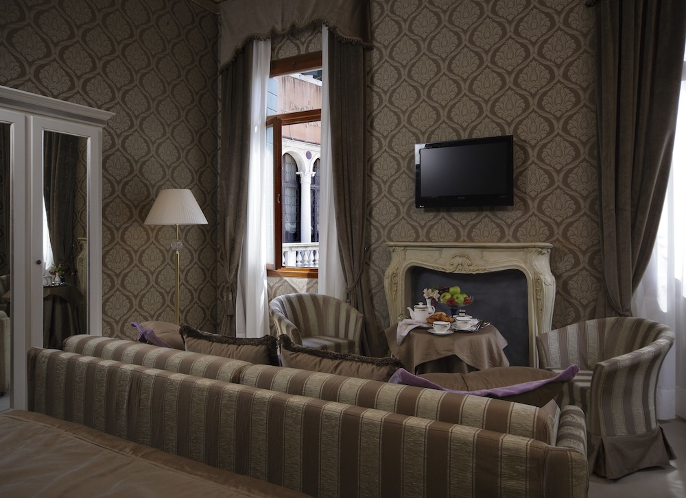 Ca' Dei Conti — Hotel rooms in Venice, Veneto