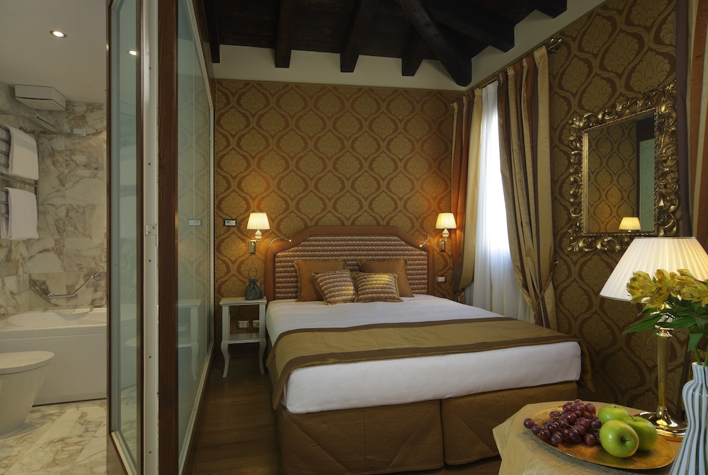 Ca' Dei Conti — Hotel rooms in Venice, Veneto