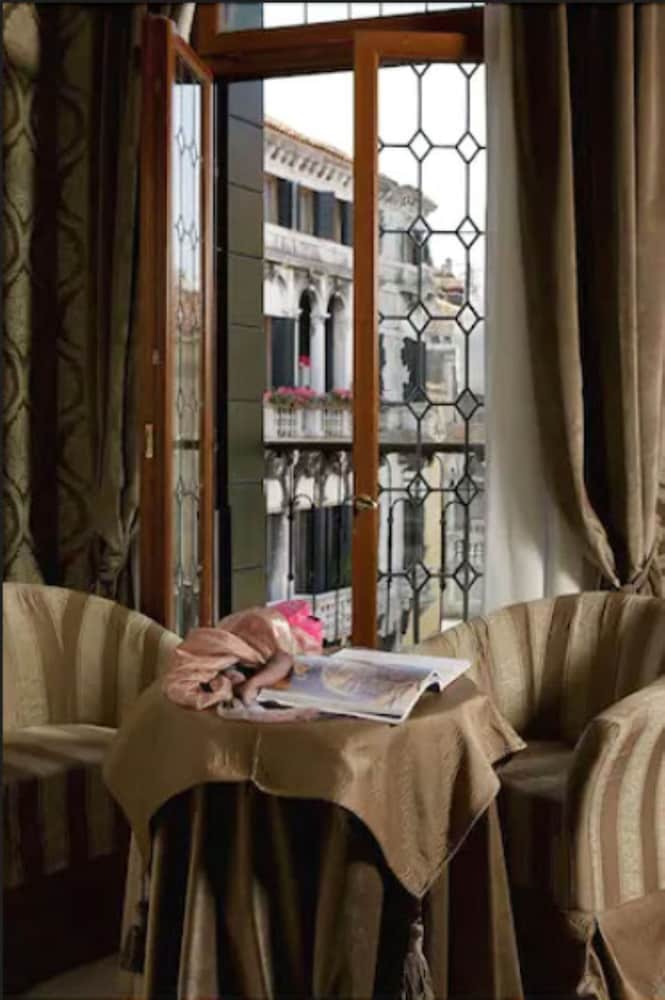Ca' Dei Conti — Hotel rooms in Venice, Veneto