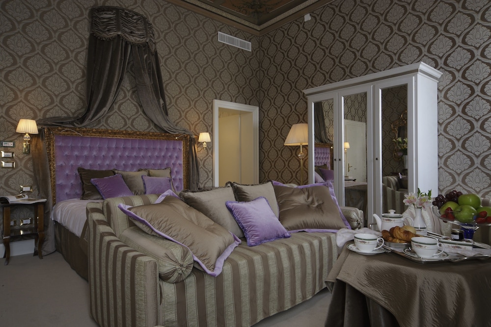 Ca' Dei Conti — Hotel rooms in Venice, Veneto