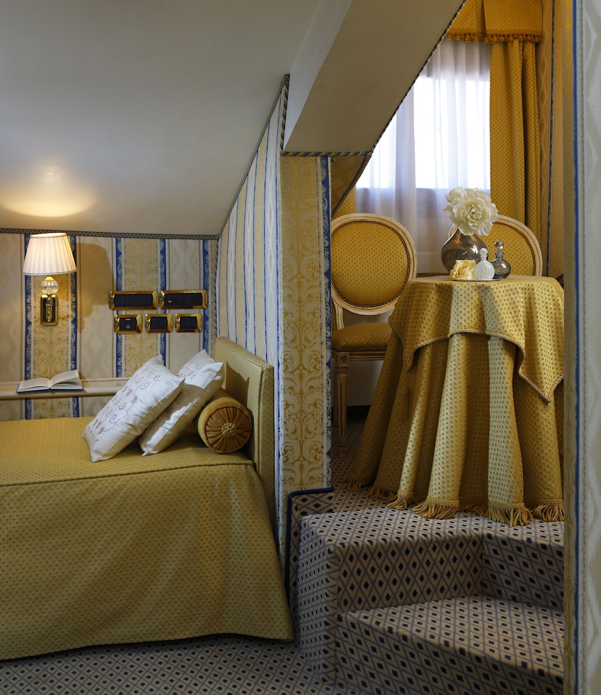 Ca' Dei Conti — Hotel rooms in Venice, Veneto