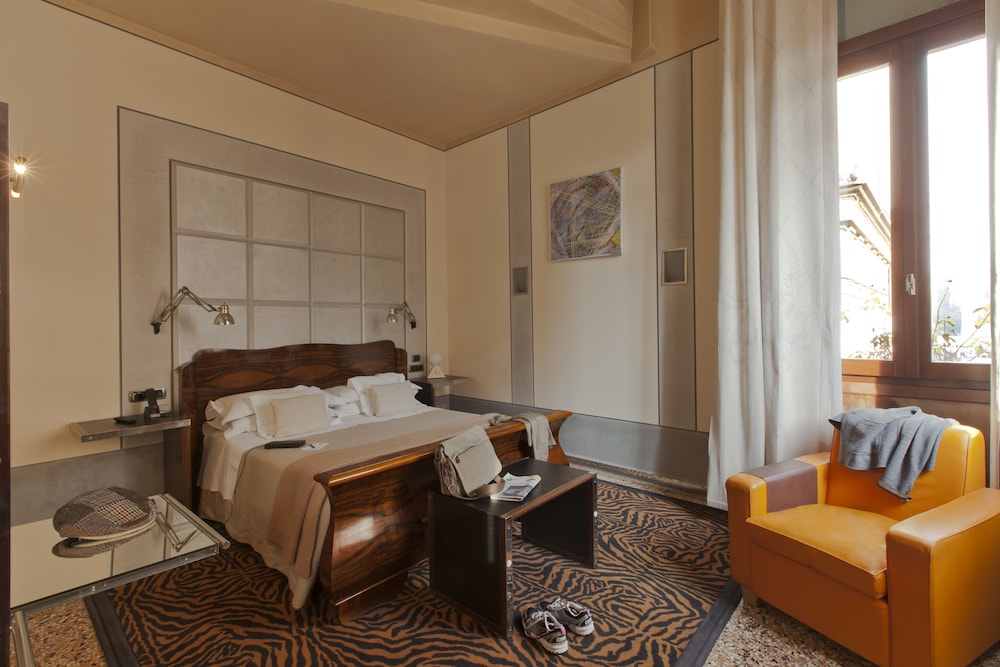 Ca' Pisani Hotel — Hotel rooms in Venice, Veneto