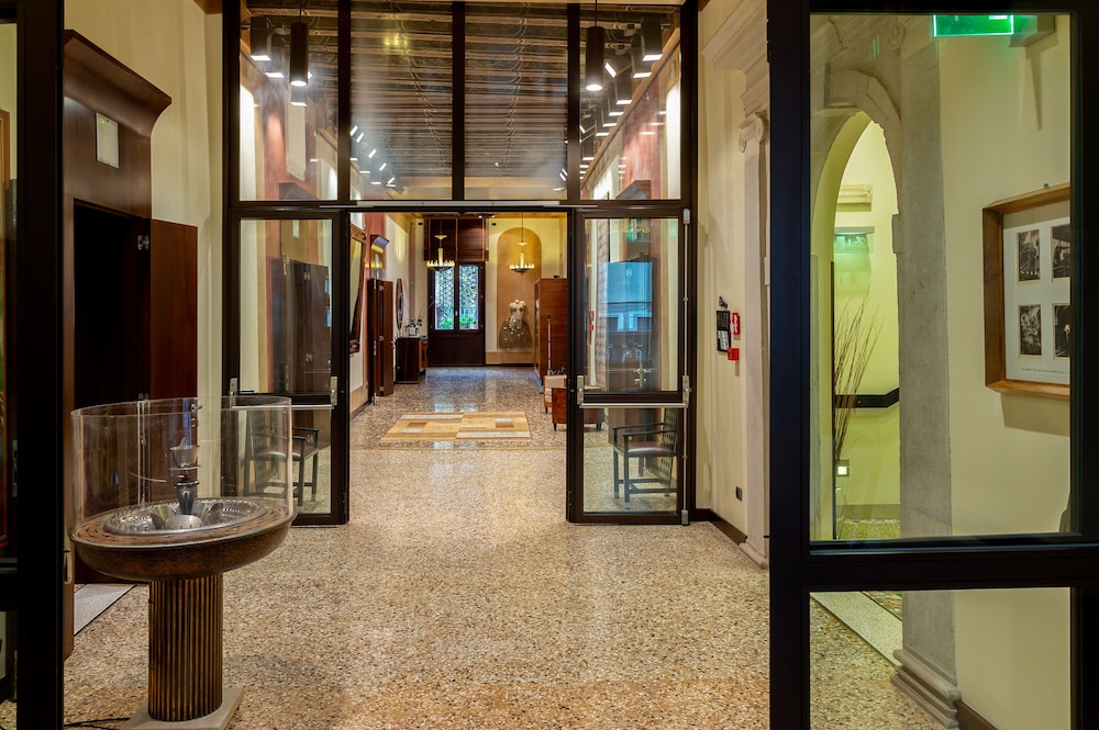 Ca' Pisani Hotel — Hotel building in Venice, Veneto