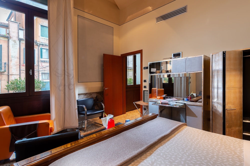 Ca' Pisani Hotel — Hotel rooms in Venice, Veneto