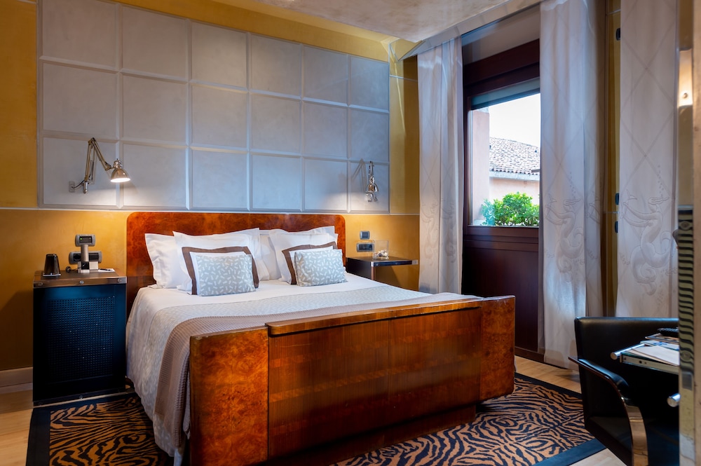 Ca' Pisani Hotel — Hotel rooms in Venice, Veneto