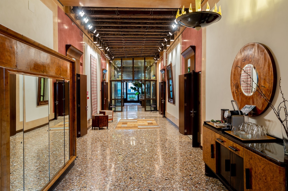 Ca' Pisani Hotel — Hotel building in Venice, Veneto
