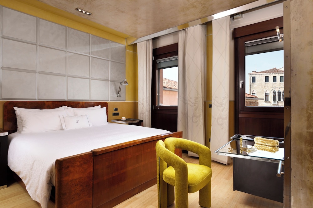 Ca' Pisani Hotel — Hotel rooms in Venice, Veneto