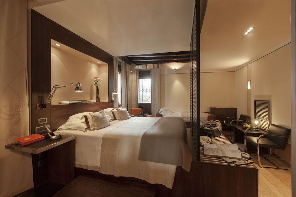 Ca' Pisani Hotel — Hotel rooms in Venice, Veneto