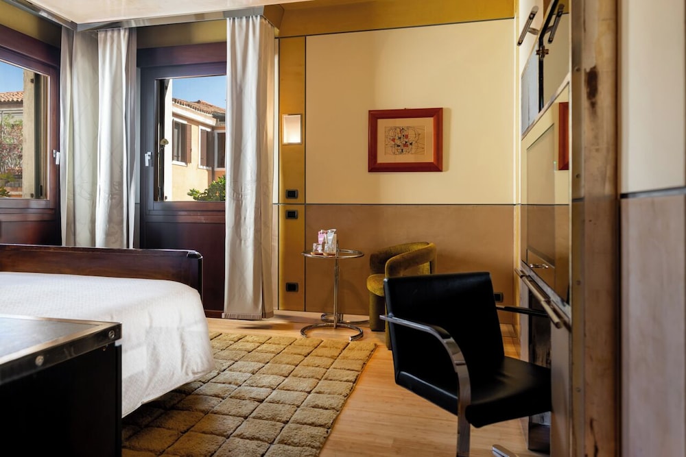 Ca' Pisani Hotel — Hotel rooms in Venice, Veneto