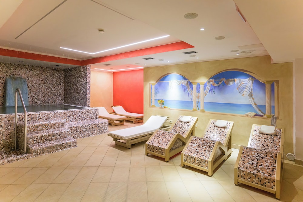 Hotel Garda Bellevue — Spa in Limone sul Garda, Lombardy