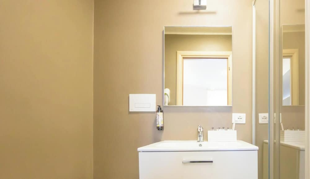 Hotel Garda Bellevue — Hotel rooms in Limone sul Garda, Lombardy