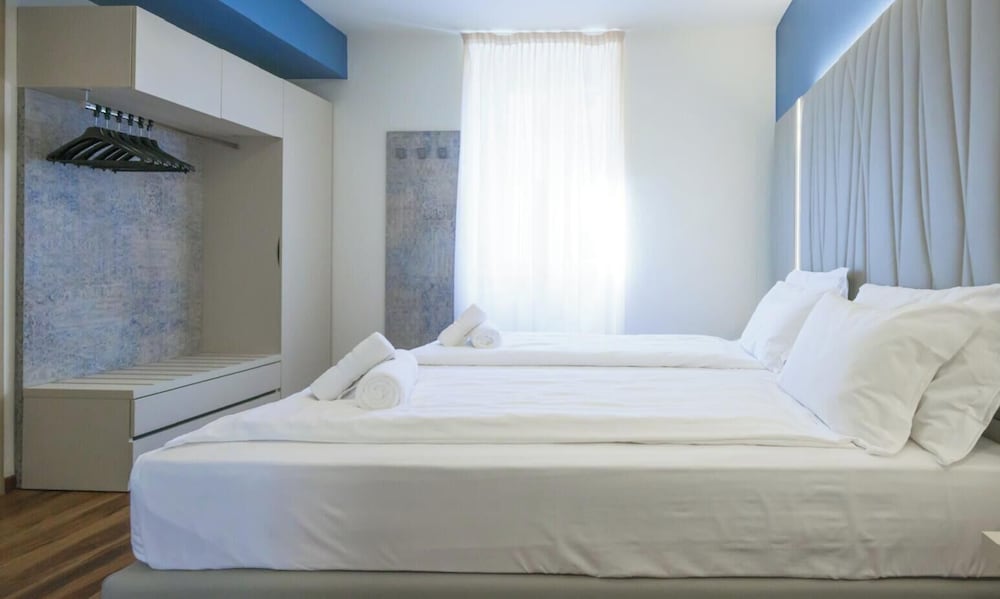 Hotel Garda Bellevue — Hotel rooms in Limone sul Garda, Lombardy