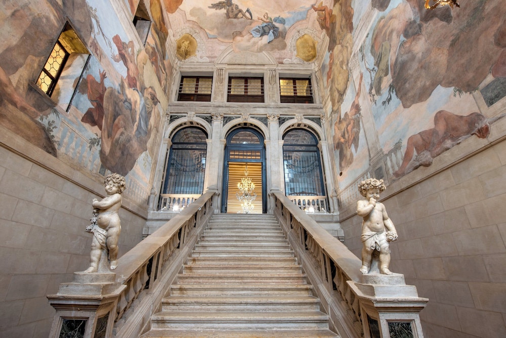 Ca' Sagredo — Hotel building in Venice, Veneto