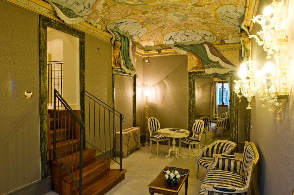 Ca' Sagredo — Hotel building in Venice, Veneto