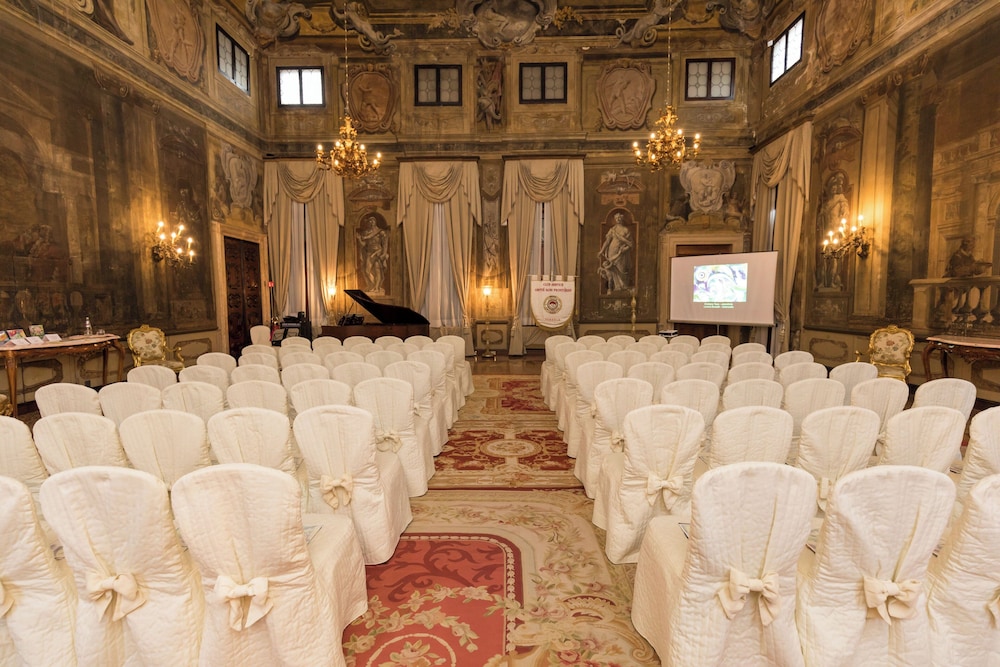 Ca' Sagredo — Hotel building in Venice, Veneto