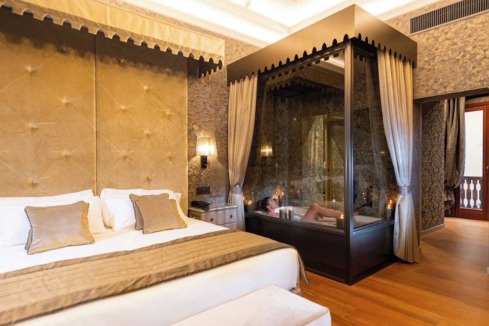 Hotel Canaletto — Hotel rooms in Venice, Veneto