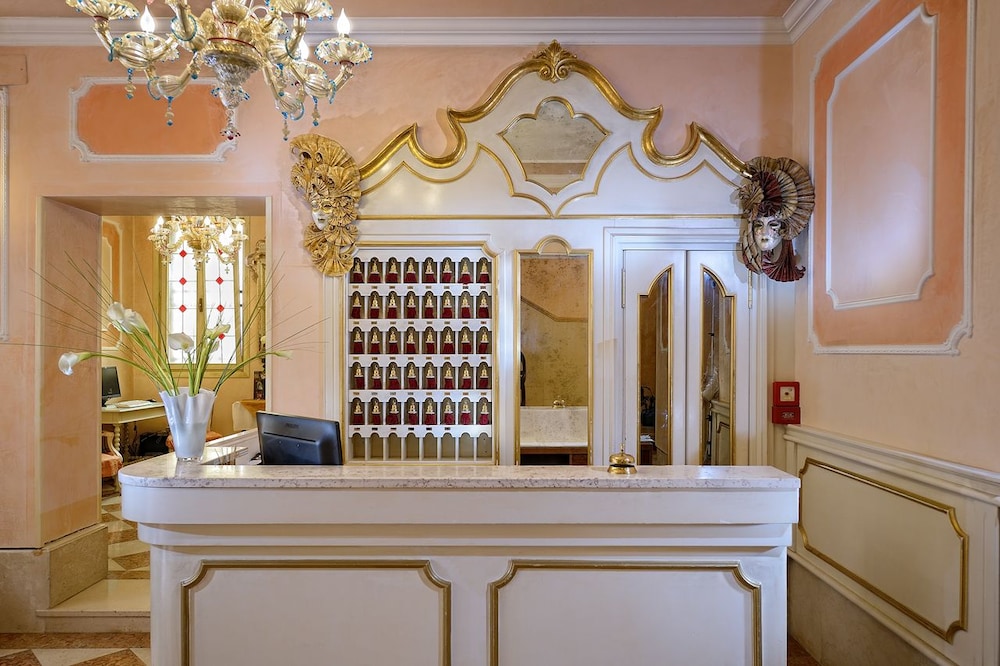 Hotel Canaletto — Hotel building in Venice, Veneto