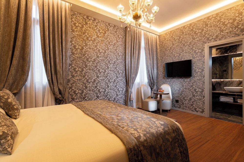 Hotel Canaletto — Hotel rooms in Venice, Veneto