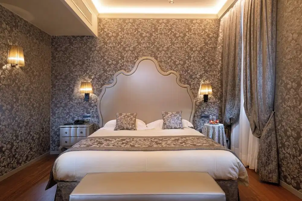 Hotel Canaletto — Hotel rooms in Venice, Veneto