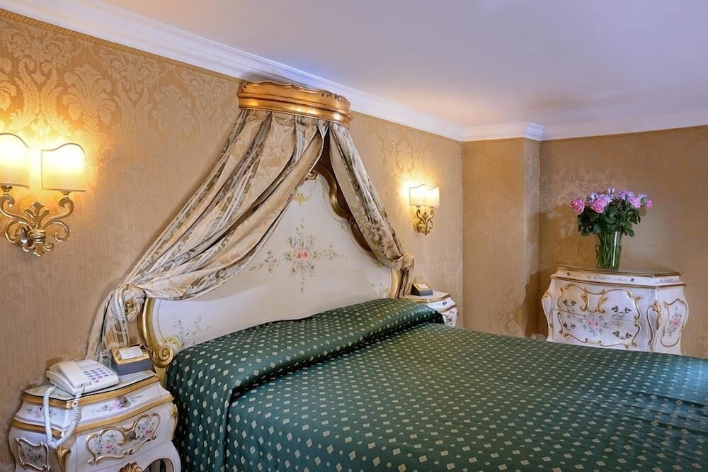 Hotel Canaletto — Hotel rooms in Venice, Veneto